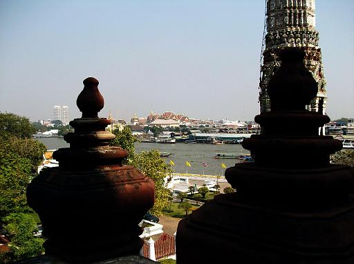 WatArun 10.jpg - Im Wat Arun - Blick zum Königspalast